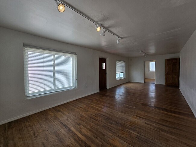 Building Photo - 802 Agua Fria St