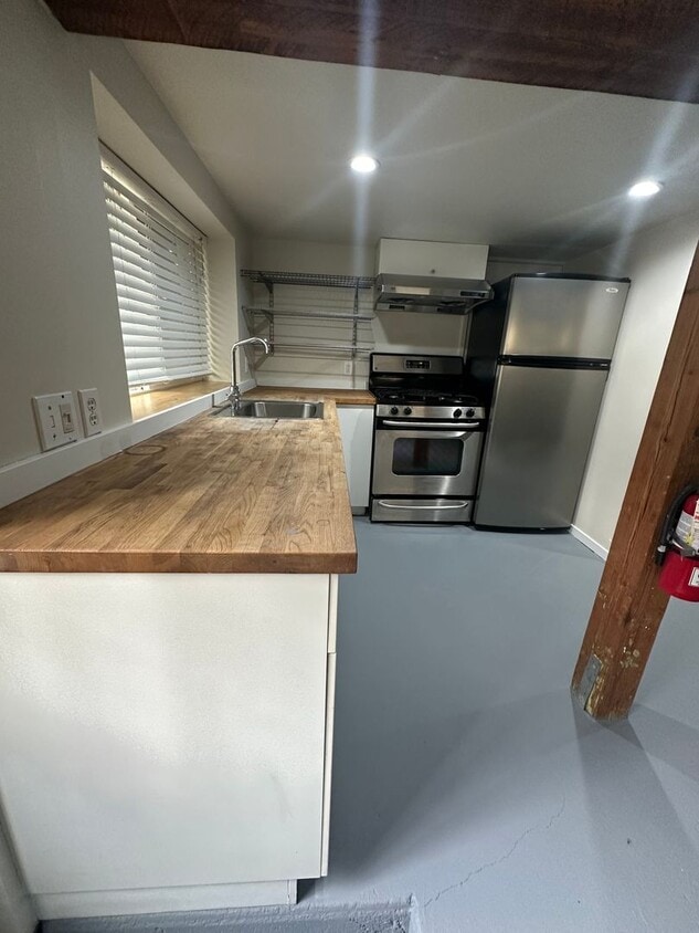 Primary Photo - Spacious One Bedroom in Prime Capitol Hill...