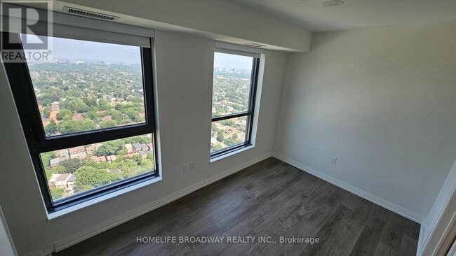 Building Photo - 325 Yorkland Blvd