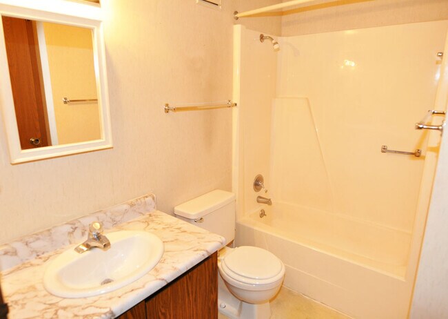Foto del edificio - 859 Logan Ave NW