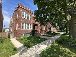 Building Photo - 2116 Gunderson Ave