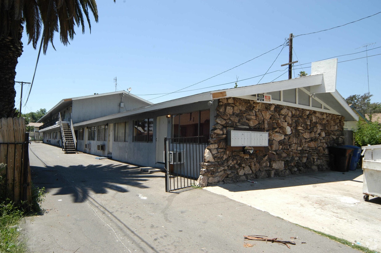 Foto del edificio - 962 N Mountain View Ave