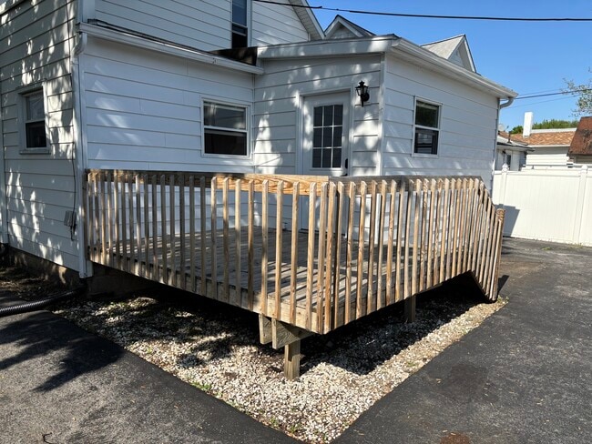 Deck off back entryway/vestibule. - 319 Garfield Ave