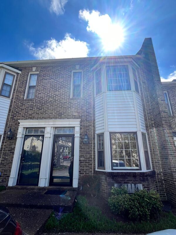 Primary Photo - 102 Fairmont Pl