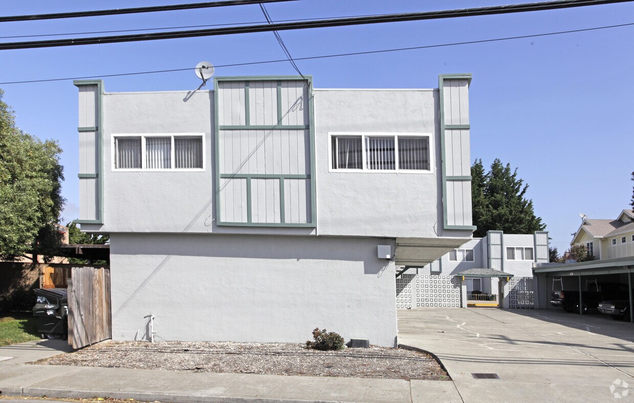 Foto del edificio - 2315 Fairway Dr