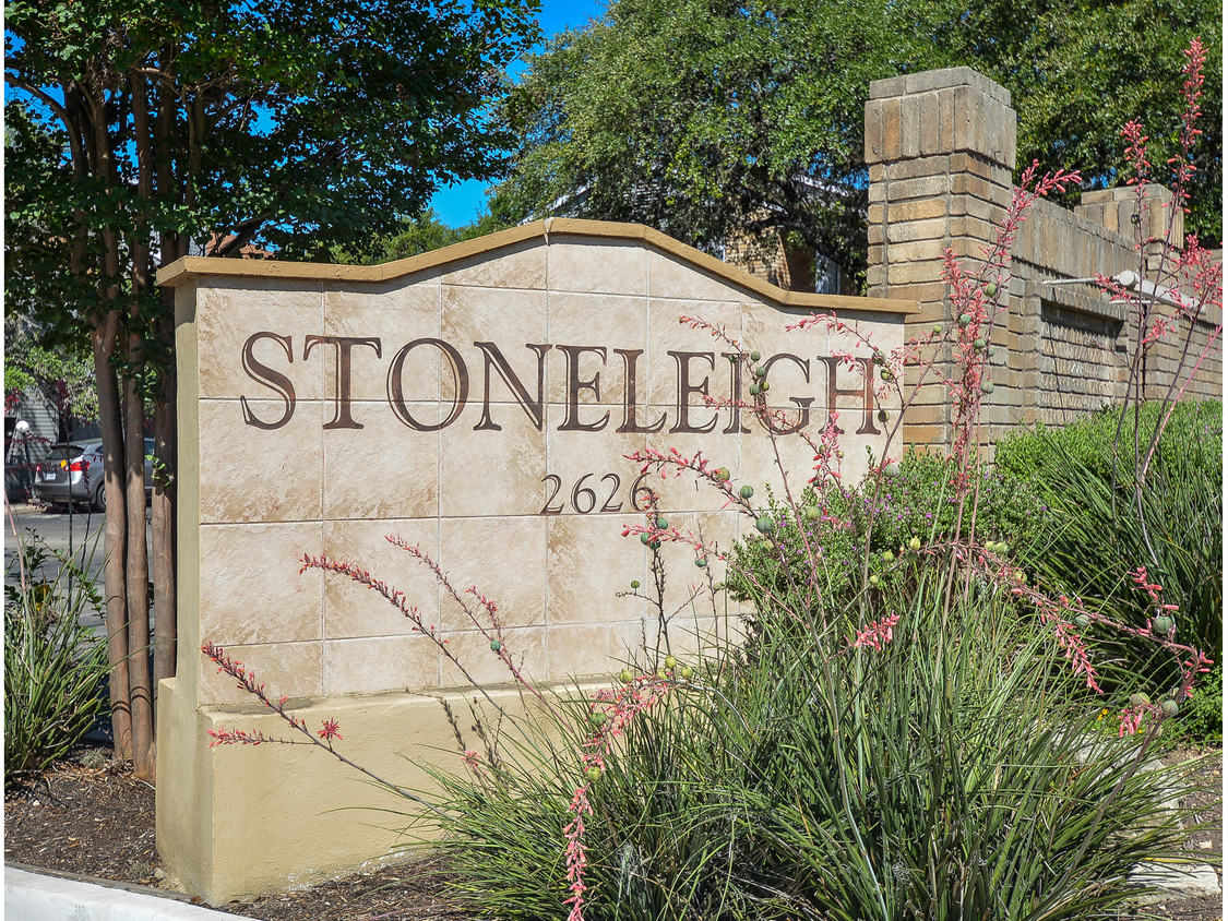 ¡Bienvenidos! - Stoneleigh Apartments