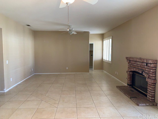 Building Photo - 37281 Jerome Ln