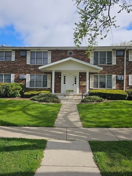 Primary Photo - 1440 Getzelman Drive Unit 1E