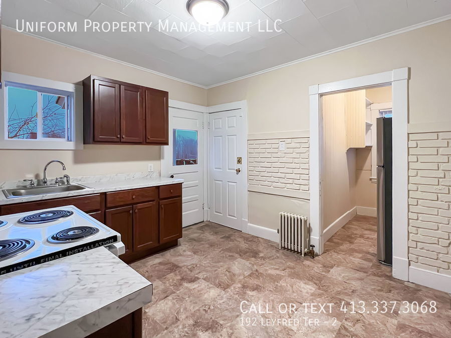 192 Leyfred Terrace Unit 2, Springfield, MA 01108 Room for Rent in