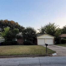 Building Photo - 6536 Meadowview Ln