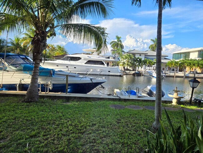 Foto del edificio - 2935 NE 163rd St