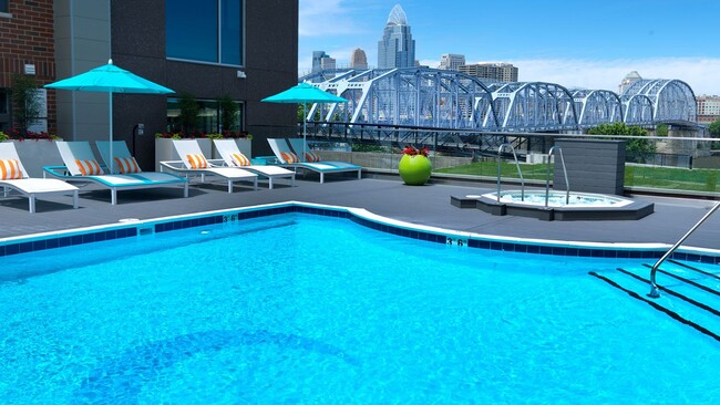 Building Photo - Aqua on the Levee