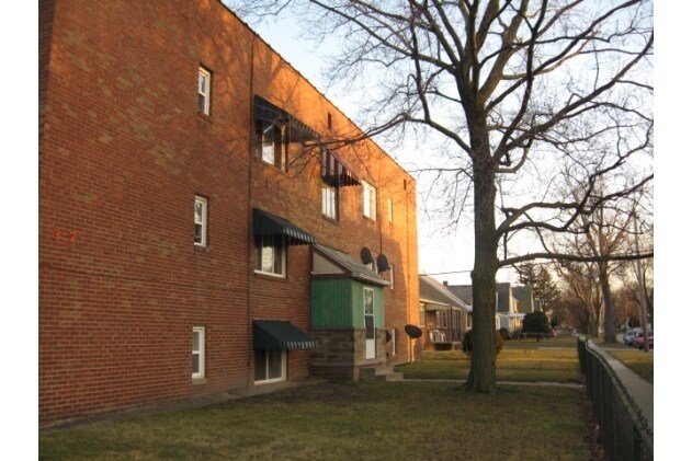 Building Photo - 1204-1294 E Manhattan Blvd