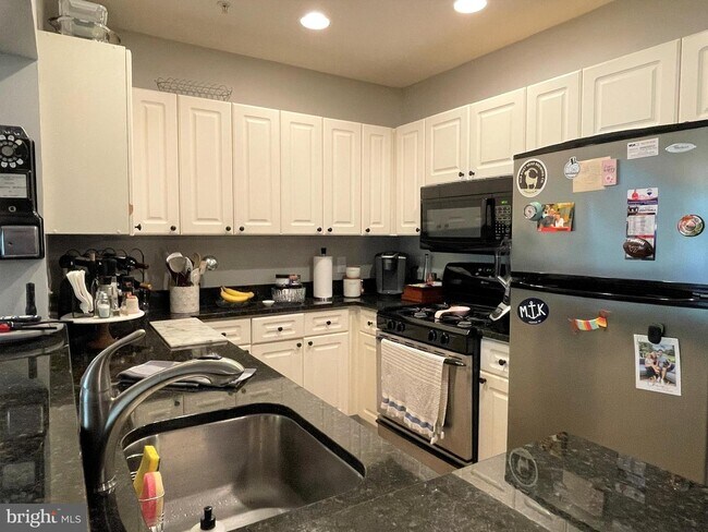 Foto del edificio - 20332 Beechwood Terrace