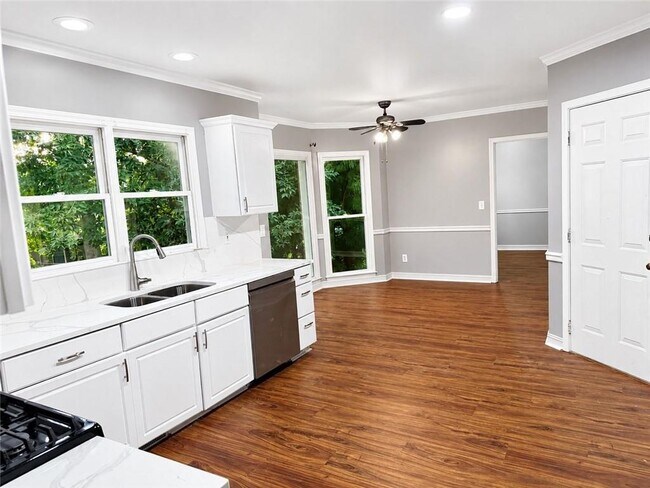 Foto del edificio - 3760 Peachbluff Ct