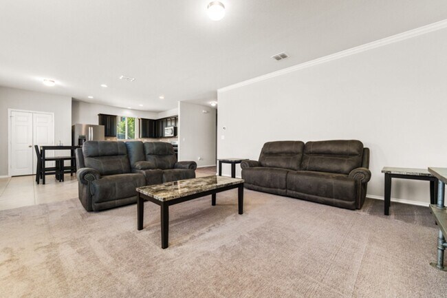 Foto del edificio - 4 bedroom 3 full bathroom on a large corner lot in Arcadia Ridge- Far West side of SA