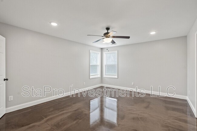 Foto del edificio - 71 McMurtry Rd