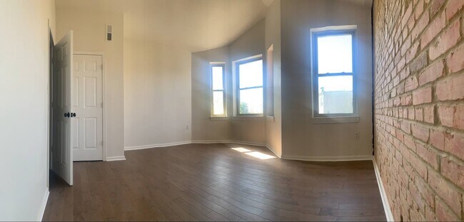 Foto del edificio - 912 Newington Ave