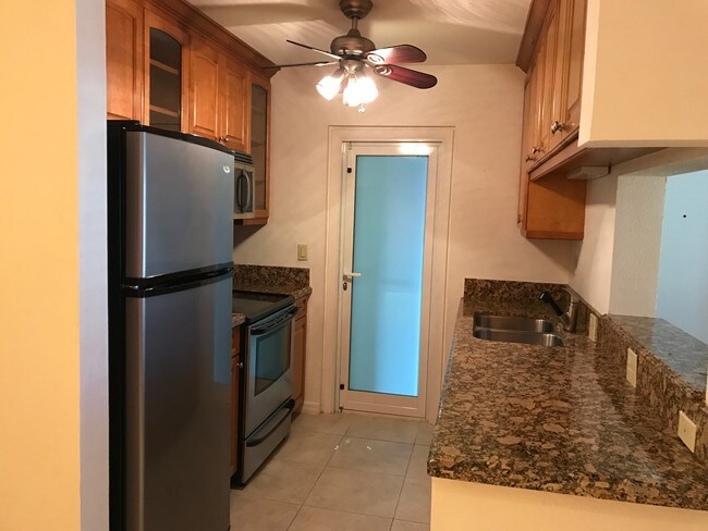 Cocina - 2020 NE 56th St