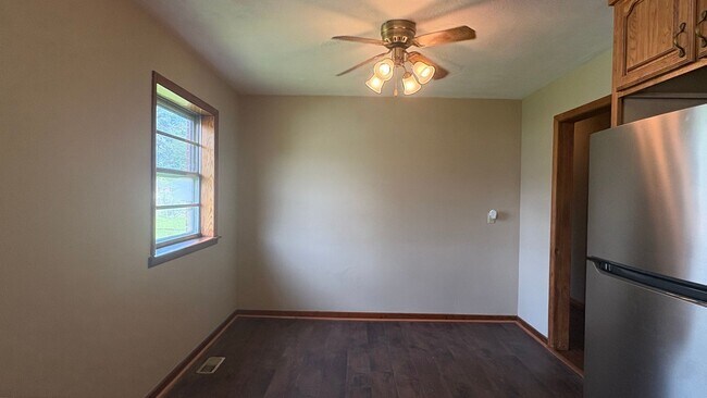 Foto del edificio - Freshly Updated Rancher w/ Detached Garage!!