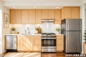 Building Photo - 1322 E 12th St