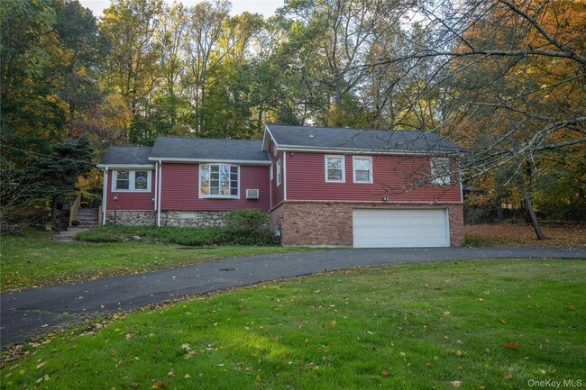 Building Photo - 551 S Pascack Rd