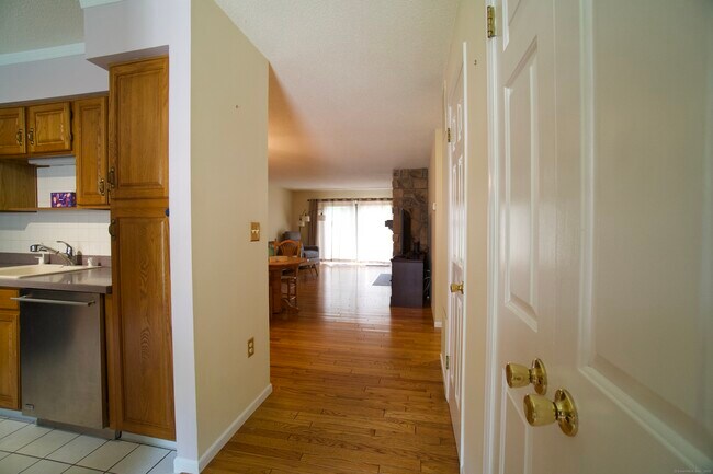 Foto del edificio - 21 Ashford Dr
