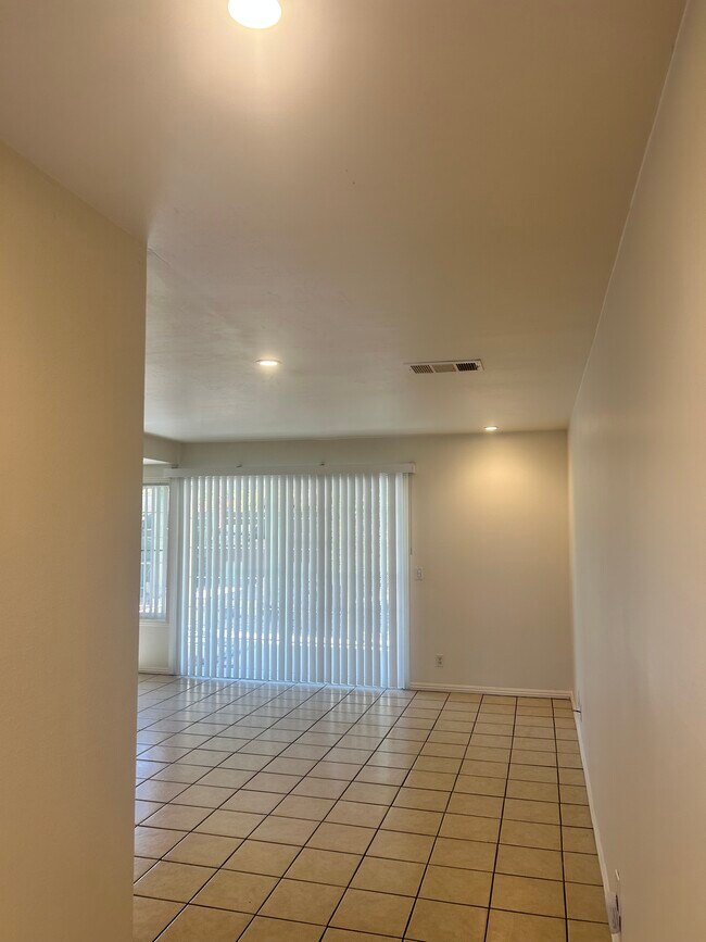 Foto del edificio - 8729 Ildica St