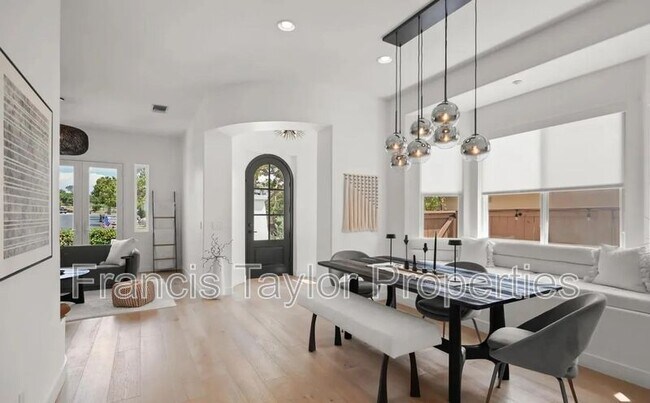 Foto del edificio - 1042 Alexandra Ln