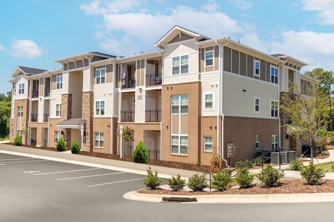 Building Photo - 3309 Forest Village Dr