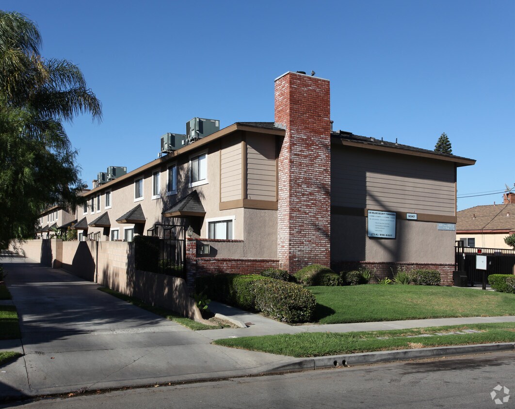 Primary Photo - 9307-9313 Park St