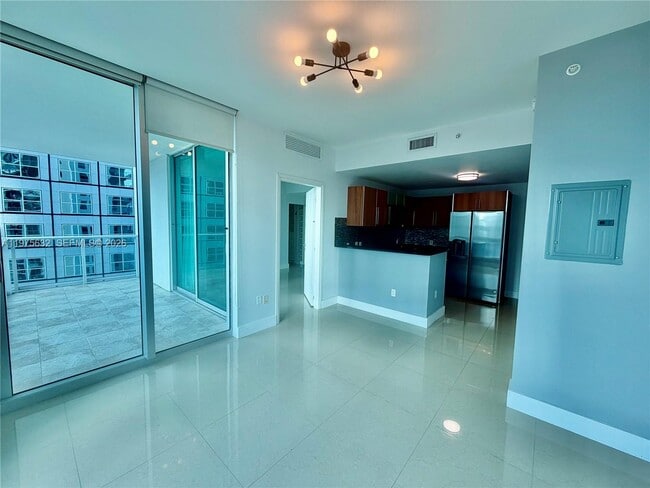 Building Photo - 300 S Biscayne Blvd