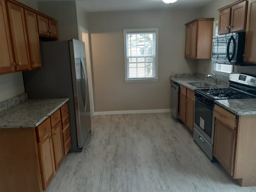 Primary Photo - Freshly updated 3 Bed/1.5 Bath House- Robb...