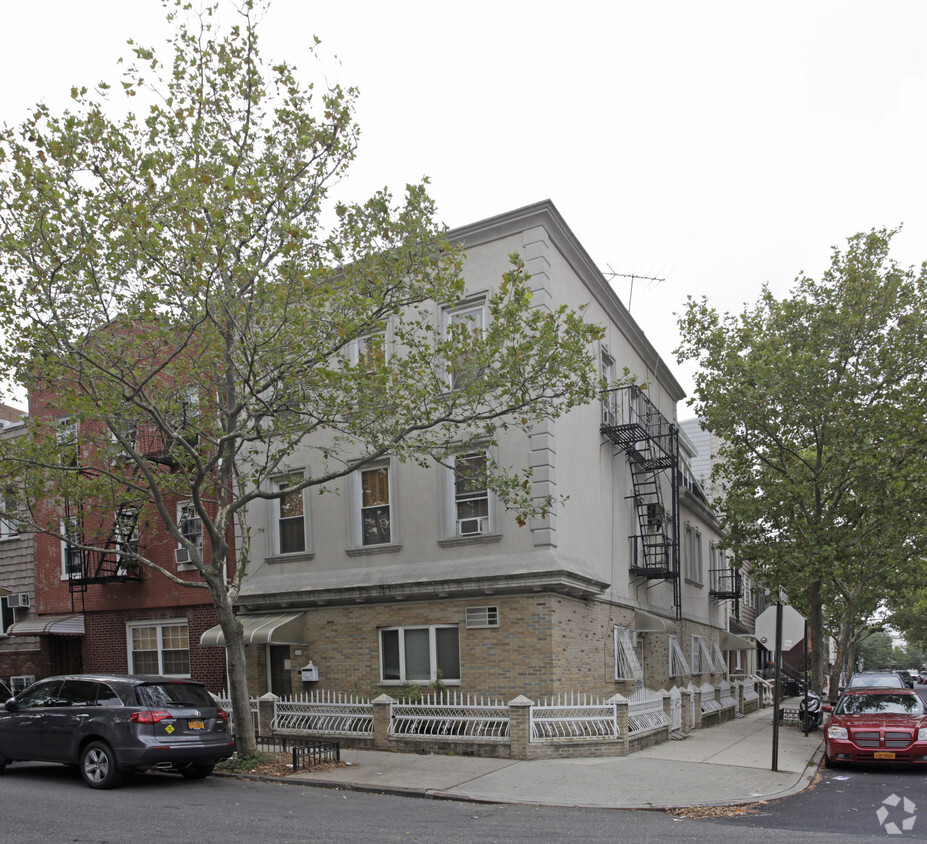 Primary Photo - 331 Leonard St