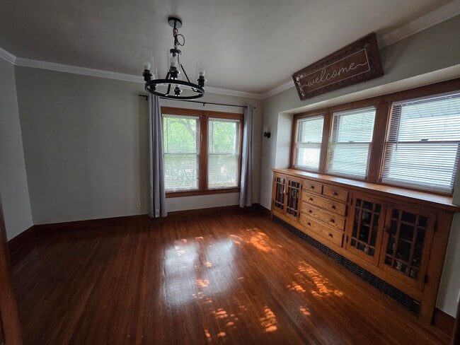 Comida - 4144 Commonwealth Ave