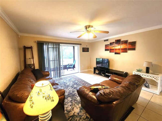 Foto del edificio - 2720 Hidden Lake Blvd