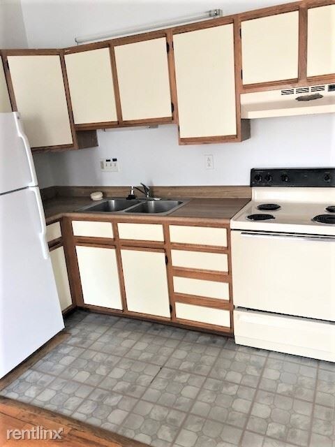 Primary Photo - 220 N Hamilton St