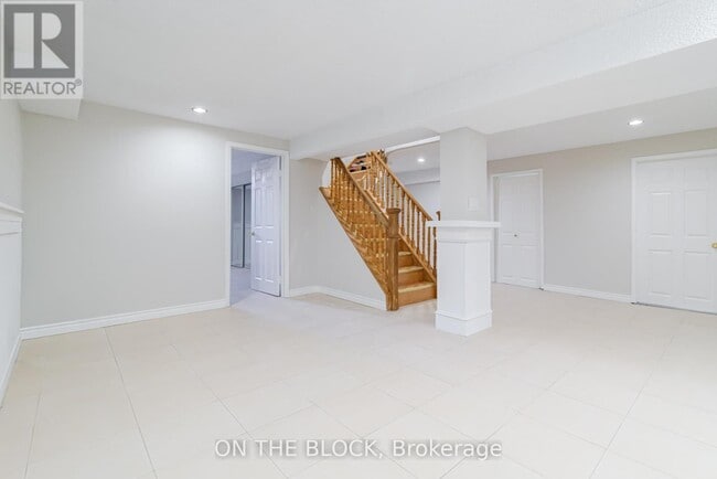 Building Photo - 409 Silverthorne Crescent