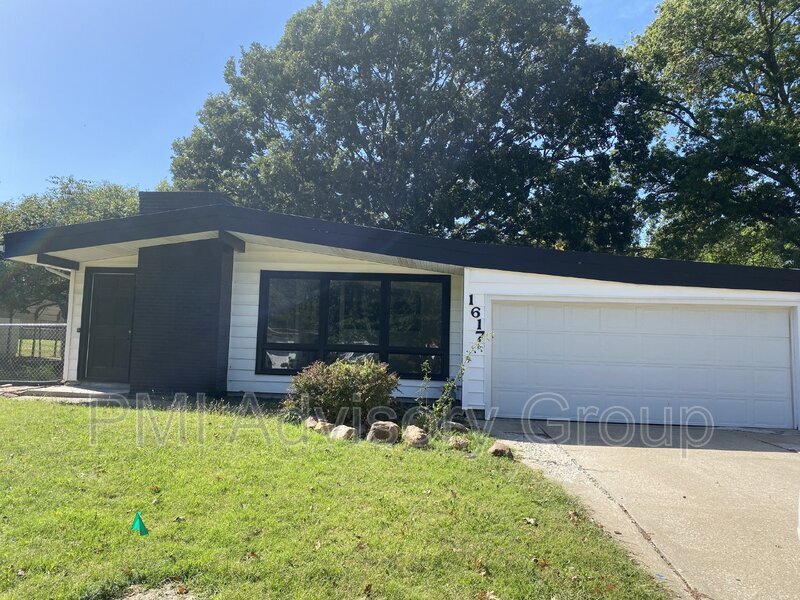 Primary Photo - 1617 SW Indian Trail