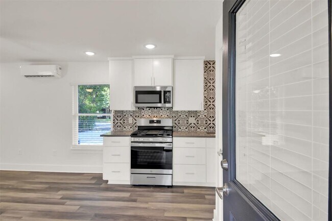 Foto del edificio - 2101 Benwick Cir