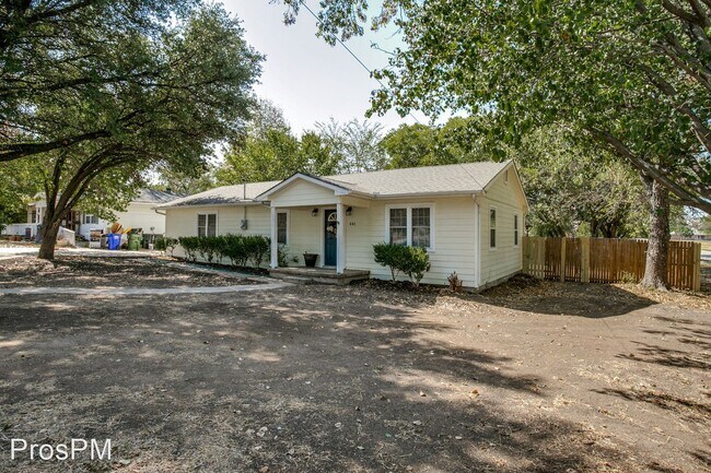 Foto del edificio - 3 br, 2 bath House - 441 W Lloyd St.