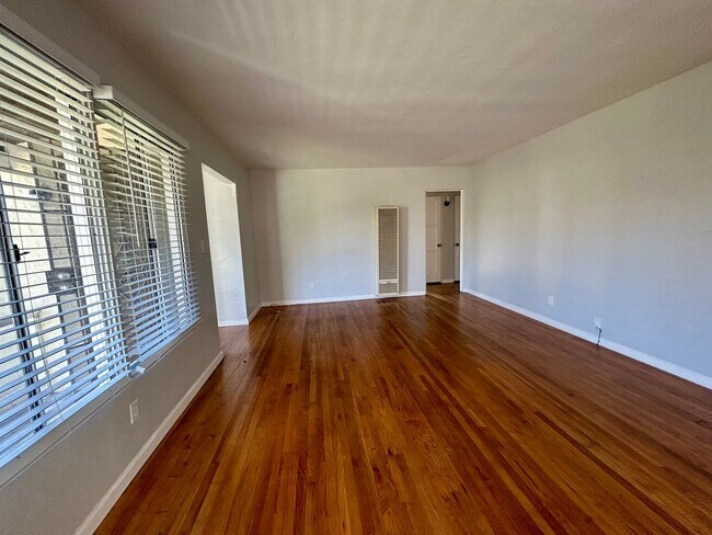 Foto del edificio - 3 Bedroom Charmer in the Heart of Pacific ...