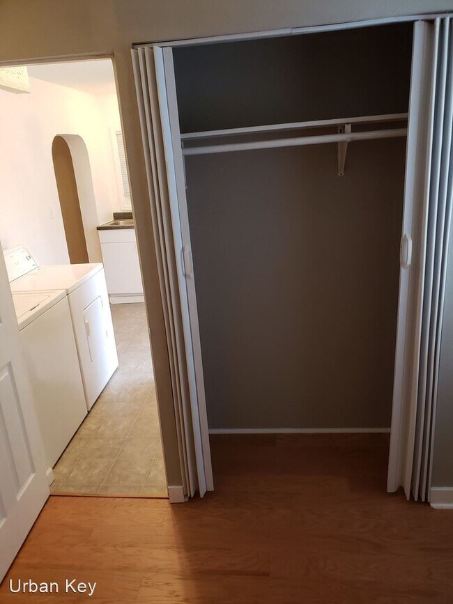 Building Photo - 5049 Delridge Way SW