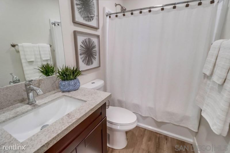 Foto principal - 3 br, 1 bath Townhome - 124 Dikeman St