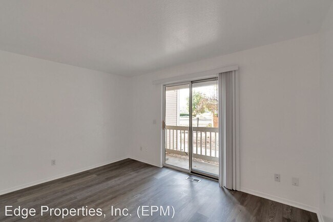 Building Photo - 185 S Sable Blvd