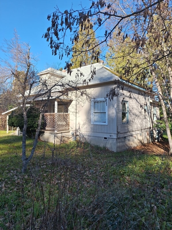 Building Photo - 1049 Ashland St