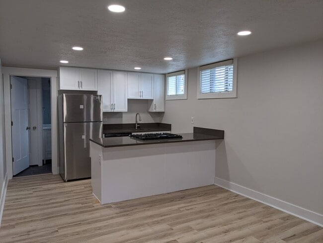 Foto del edificio - 979 E Logan Ave