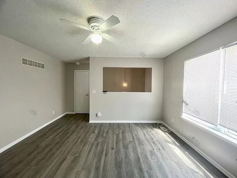 Foto principal - 607 SW Pinebrook Village Ct