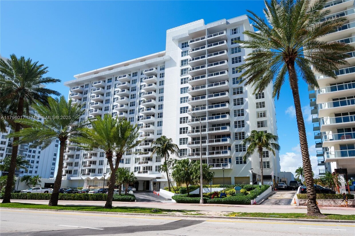 Foto principal - 5700 Collins Ave