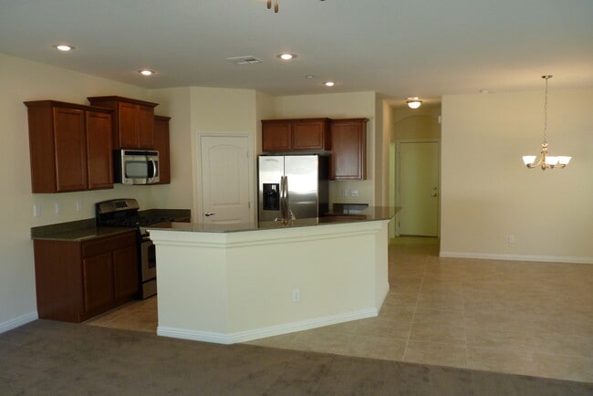 Building Photo - 10099 Aspen Rose St